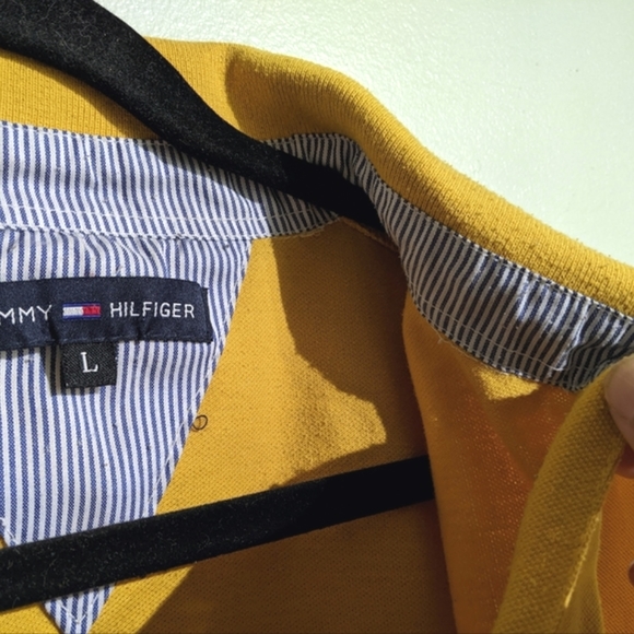 Tommy Hilfiger yellow/gold polo shirt. Contrasting collar pattern. Men's large. - Picture 4 of 9